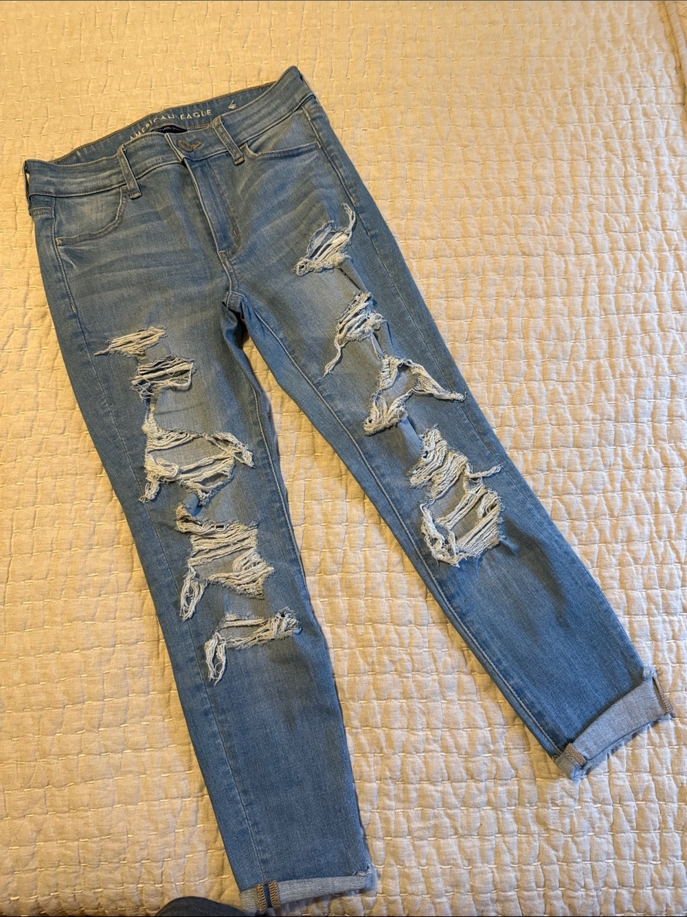 American Eagle Outfitters Light Blue Distressed Copped Jeans